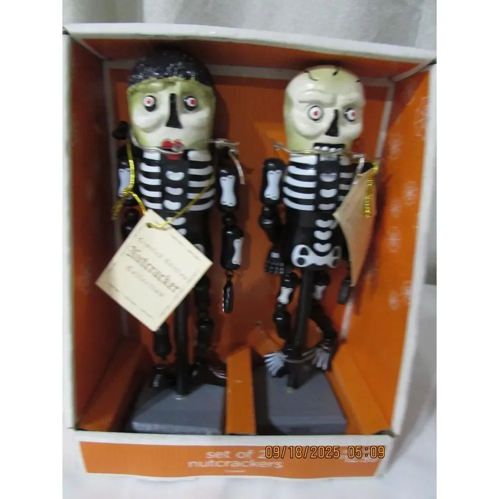 Pair of 2 skeleton nutcrackers Halloween boy girl 2010 new in box black white - Picture 2 of 6